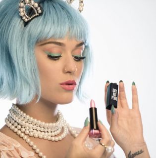 Katy Perry is beszállt a sellő bizniszbe