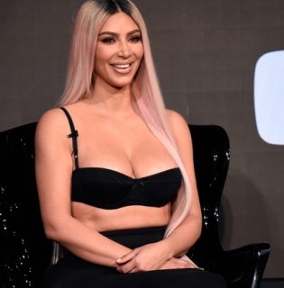 Kim Kardashian végrendeletében külön fejezet szól a sminkjéről