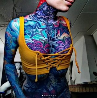 Teljes testes tetoválások, ahogyan a nők viselik őket