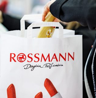 Fél év alatt 3 tonna papírhulladékot spórolt meg új kezdeményezésével a Rossmann